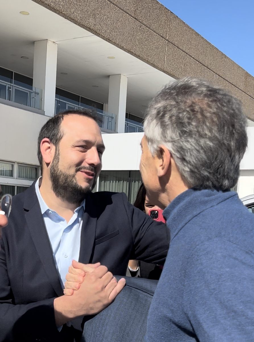 Olmedo le dio la bienvenida a Macri en el aeropuerto